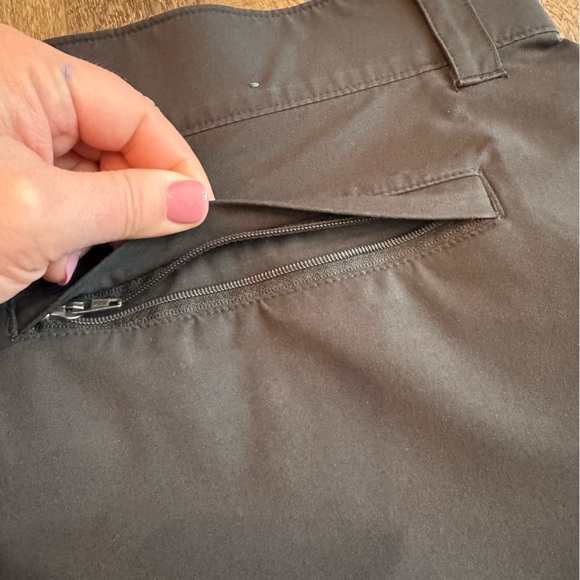 Orvis Shorts. Men’s size 36. Black. - Picture 8 of 9